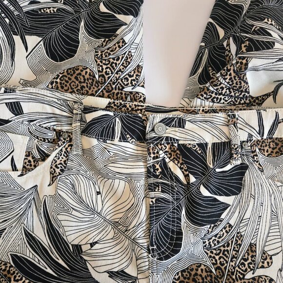 Chico's Malkin Palm So Slimming Girlfriend slim leg ankle pants Size 3/XL - Picture 2 of 5